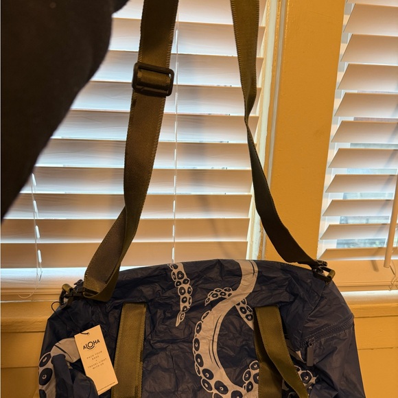 “The Aloha Collection” Original, Day Tripper Bag and Travel Toiletry Pouch - Picture 3 of 16